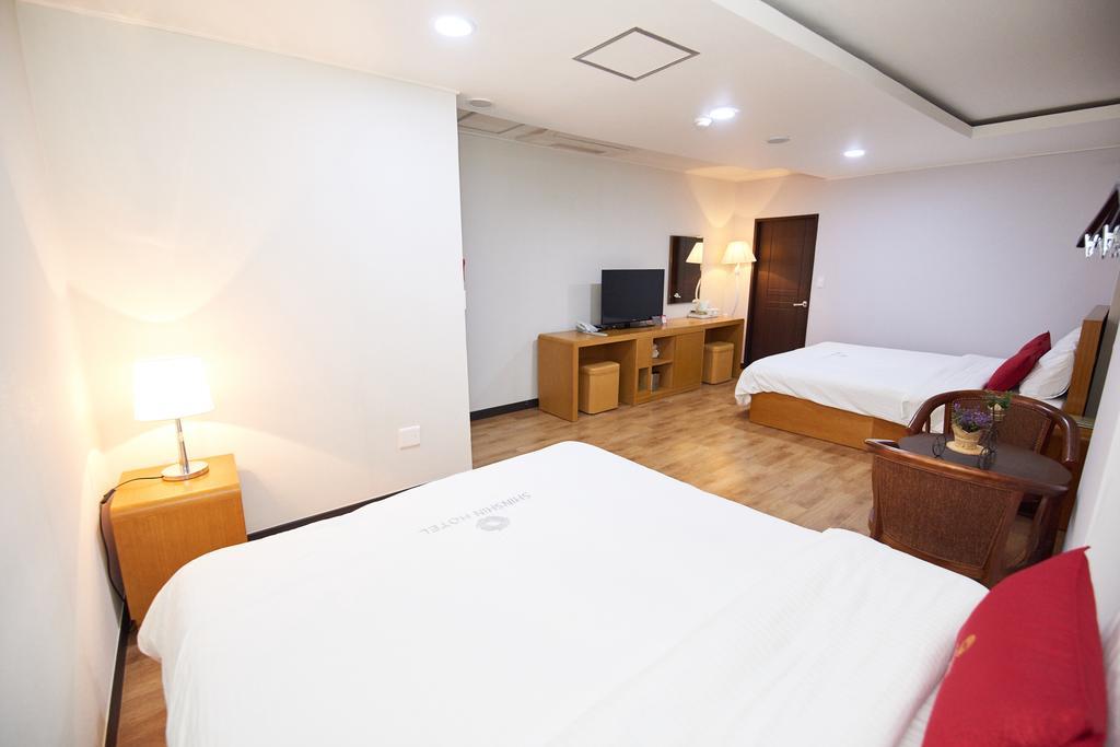 Shin Shin Hotel Busan Bagian luar foto